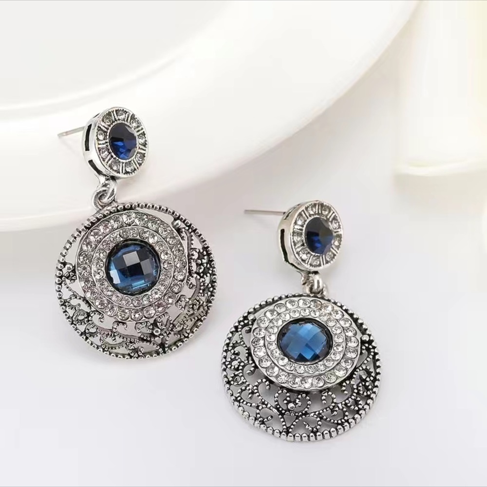 RETRO ROUND EARRINGS - Picture 2 of 13